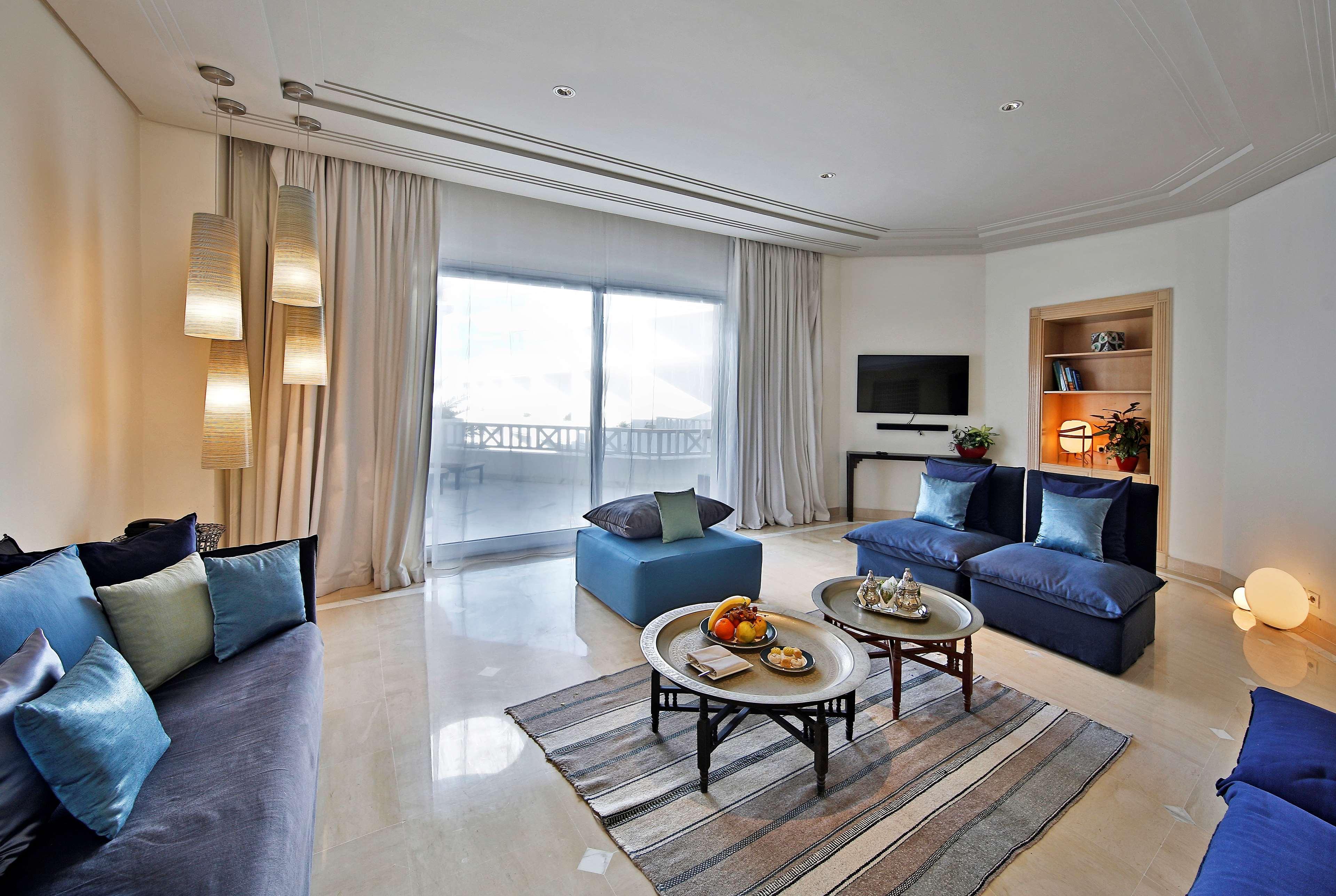 فندق راديسون بلو بالاس ريزورت آند ثالاسو، جربة مزرايا المظهر الخارجي الصورة A living room at the Four Seasons Hotel, Cairo