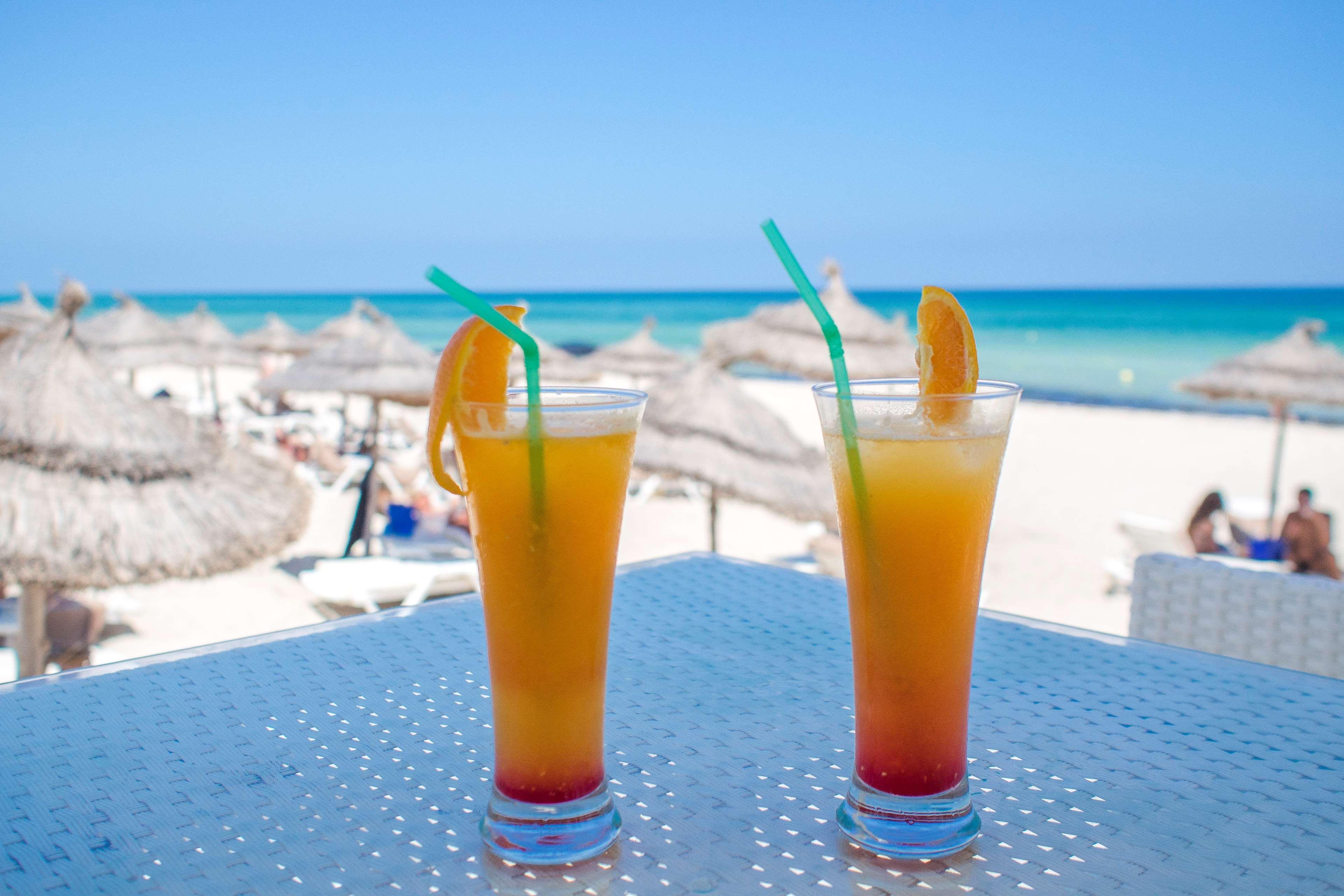 فندق راديسون بلو بالاس ريزورت آند ثالاسو، جربة مزرايا المظهر الخارجي الصورة Two tequila sunrises