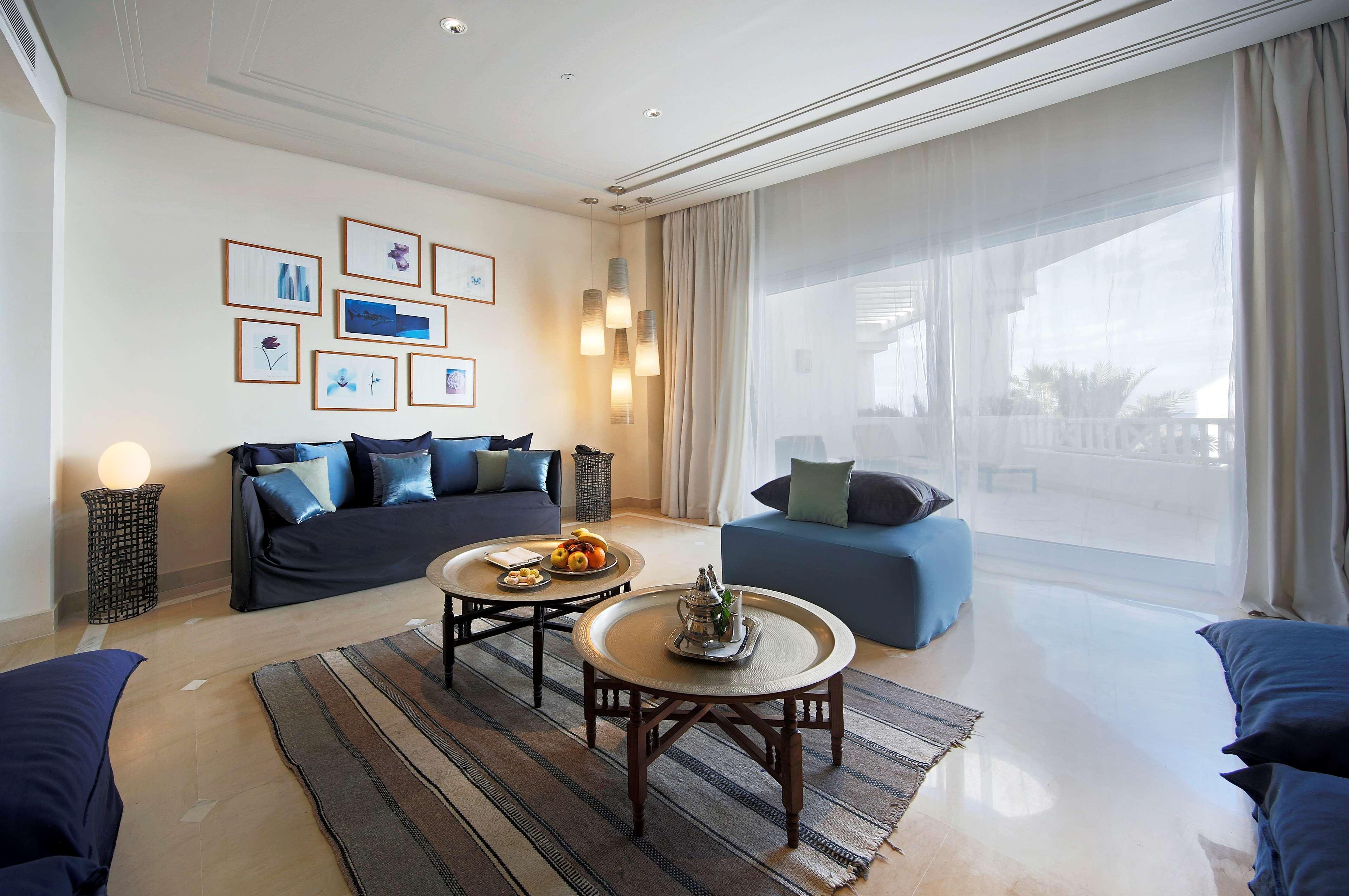 فندق راديسون بلو بالاس ريزورت آند ثالاسو، جربة مزرايا المظهر الخارجي الصورة A living room at the Ritz-Carlton, Bahrain