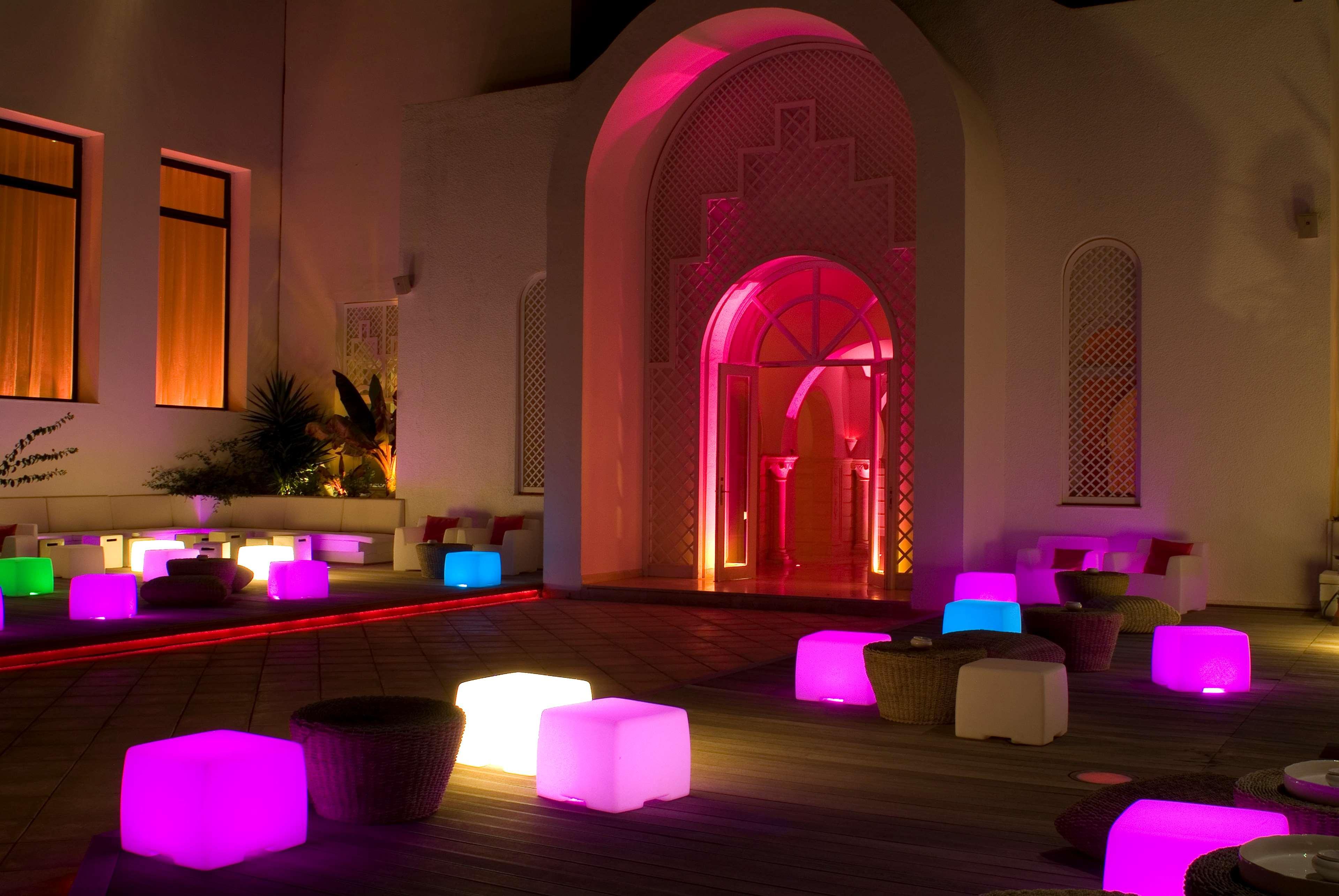 فندق راديسون بلو بالاس ريزورت آند ثالاسو، جربة مزرايا المظهر الخارجي الصورة The interior of the nightclub