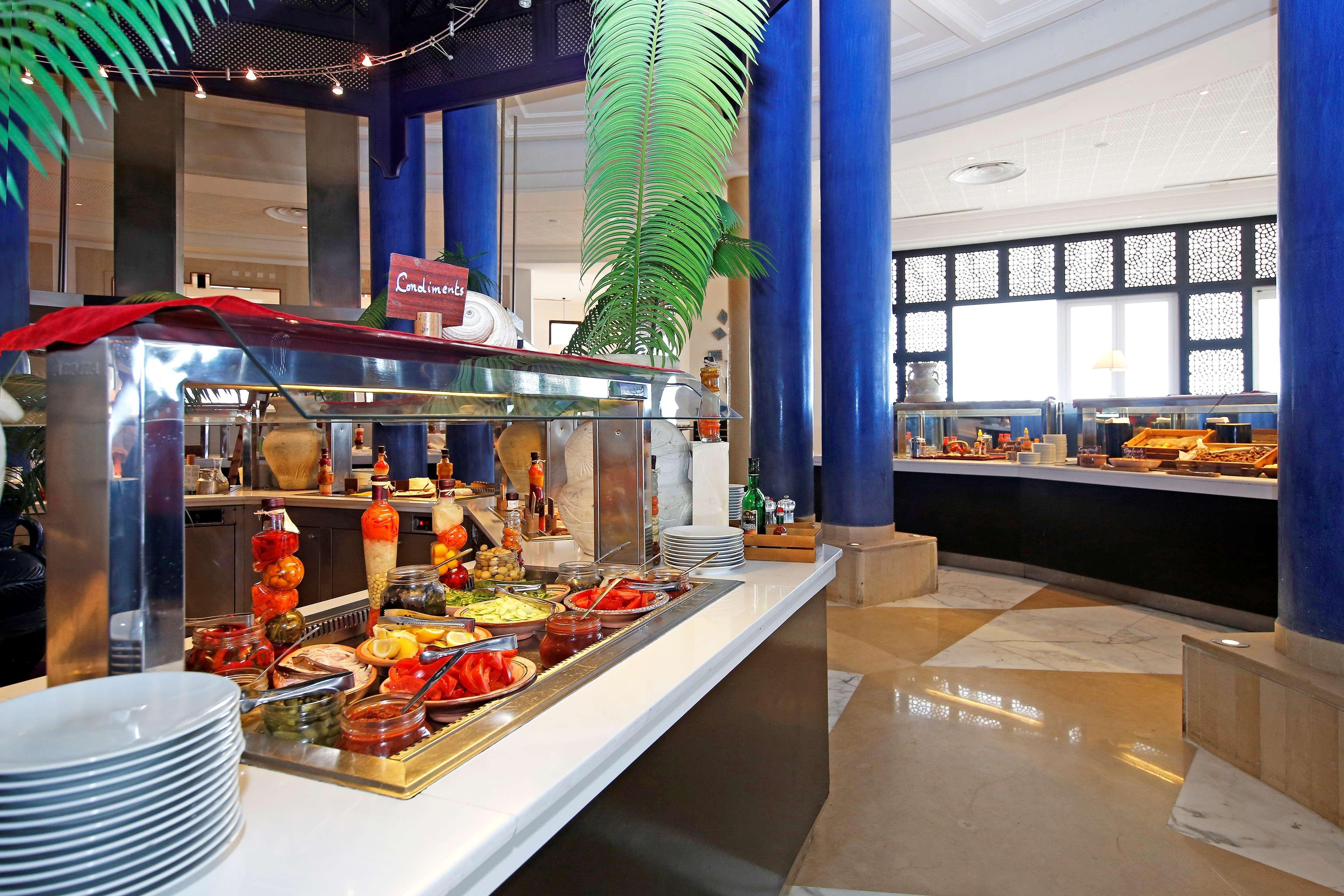 فندق راديسون بلو بالاس ريزورت آند ثالاسو، جربة مزرايا المظهر الخارجي الصورة A buffet at a hotel