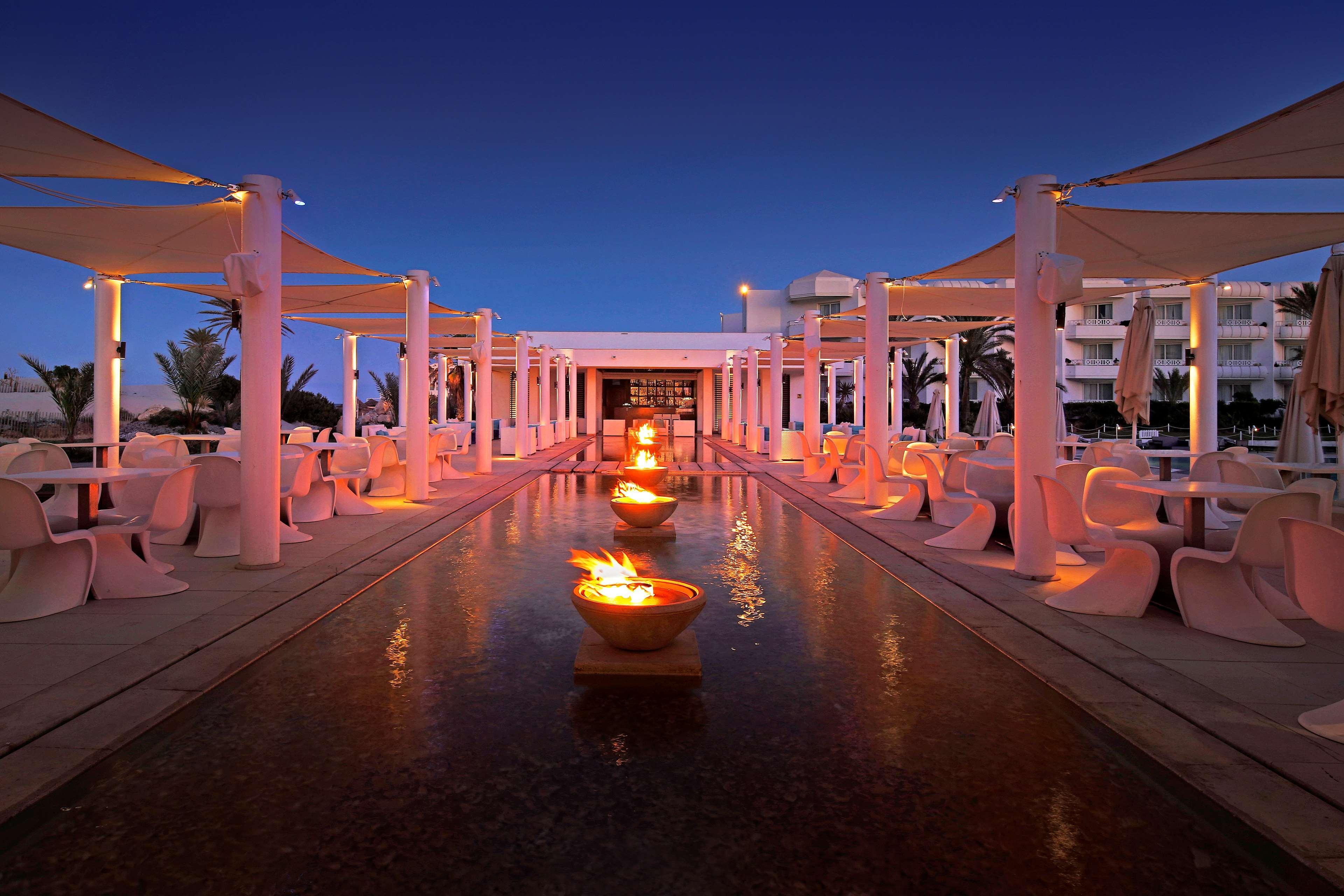 فندق راديسون بلو بالاس ريزورت آند ثالاسو، جربة مزرايا المظهر الخارجي الصورة The resort's main restaurant
