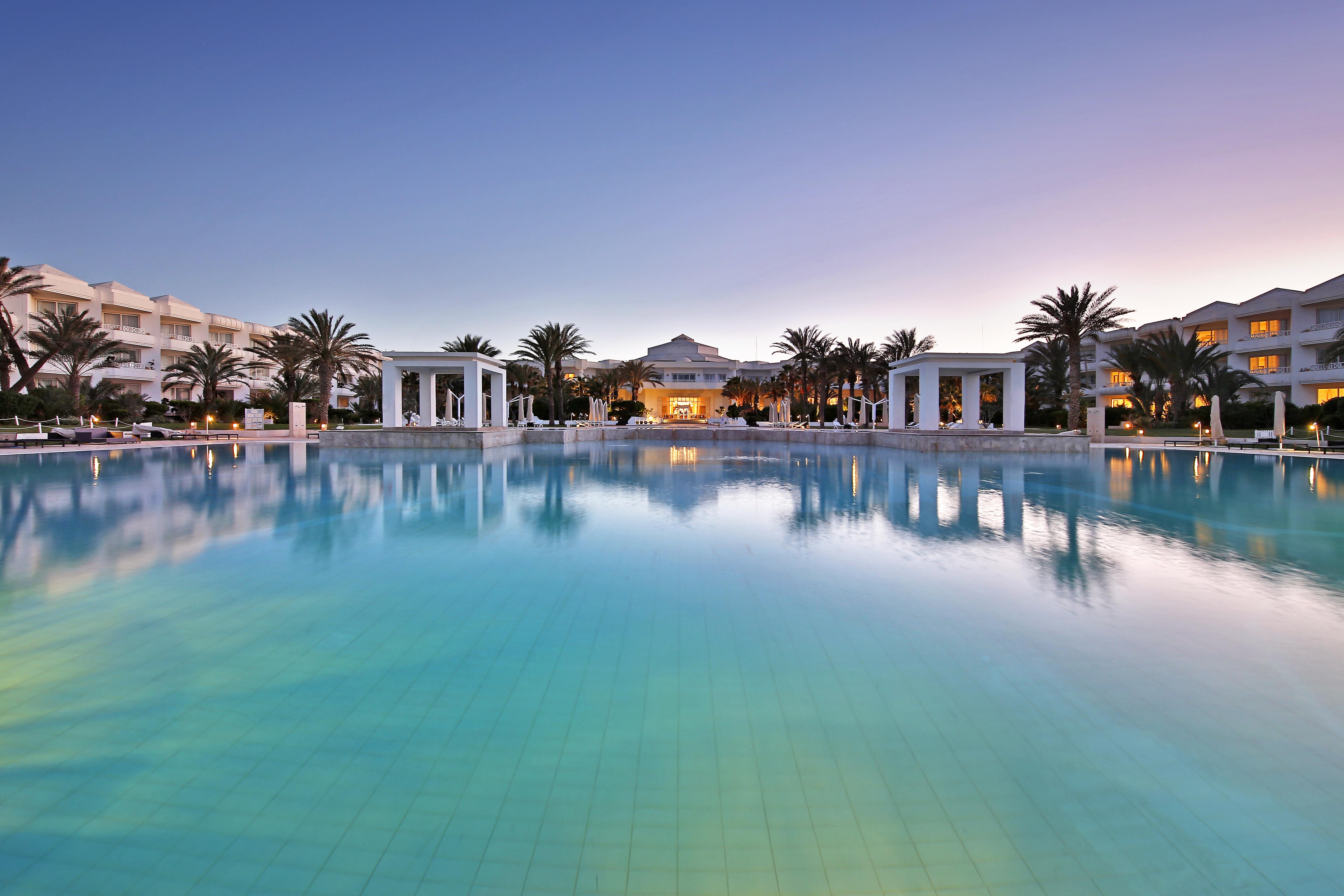 فندق راديسون بلو بالاس ريزورت آند ثالاسو، جربة مزرايا المظهر الخارجي الصورة The Royal Mirage Hotel