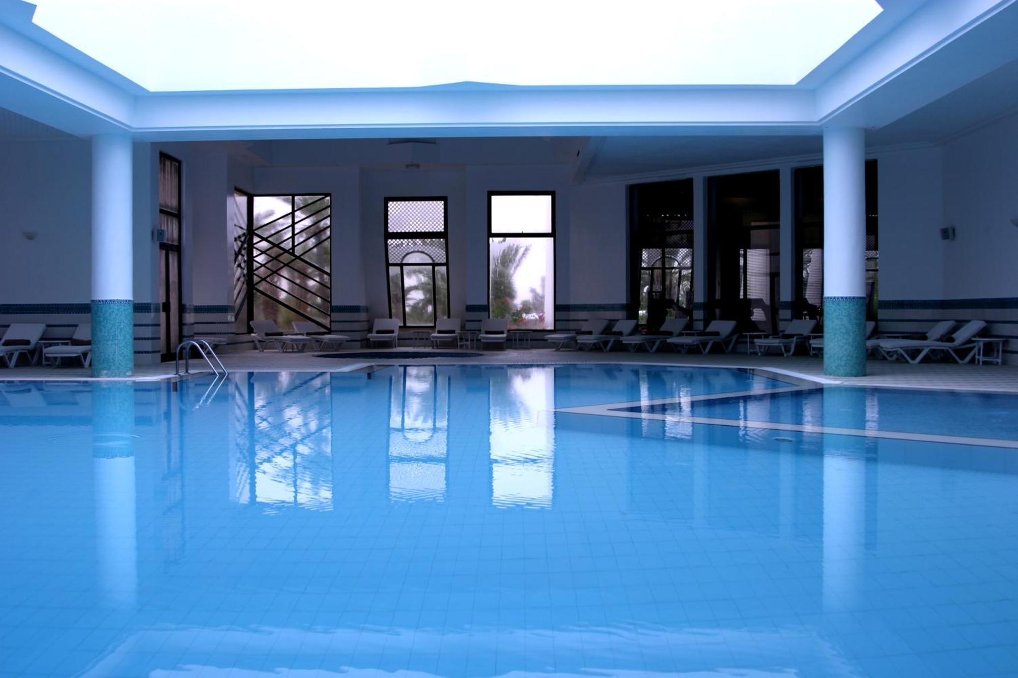 فندق راديسون بلو بالاس ريزورت آند ثالاسو، جربة مزرايا المظهر الخارجي الصورة Indoor swimming pool