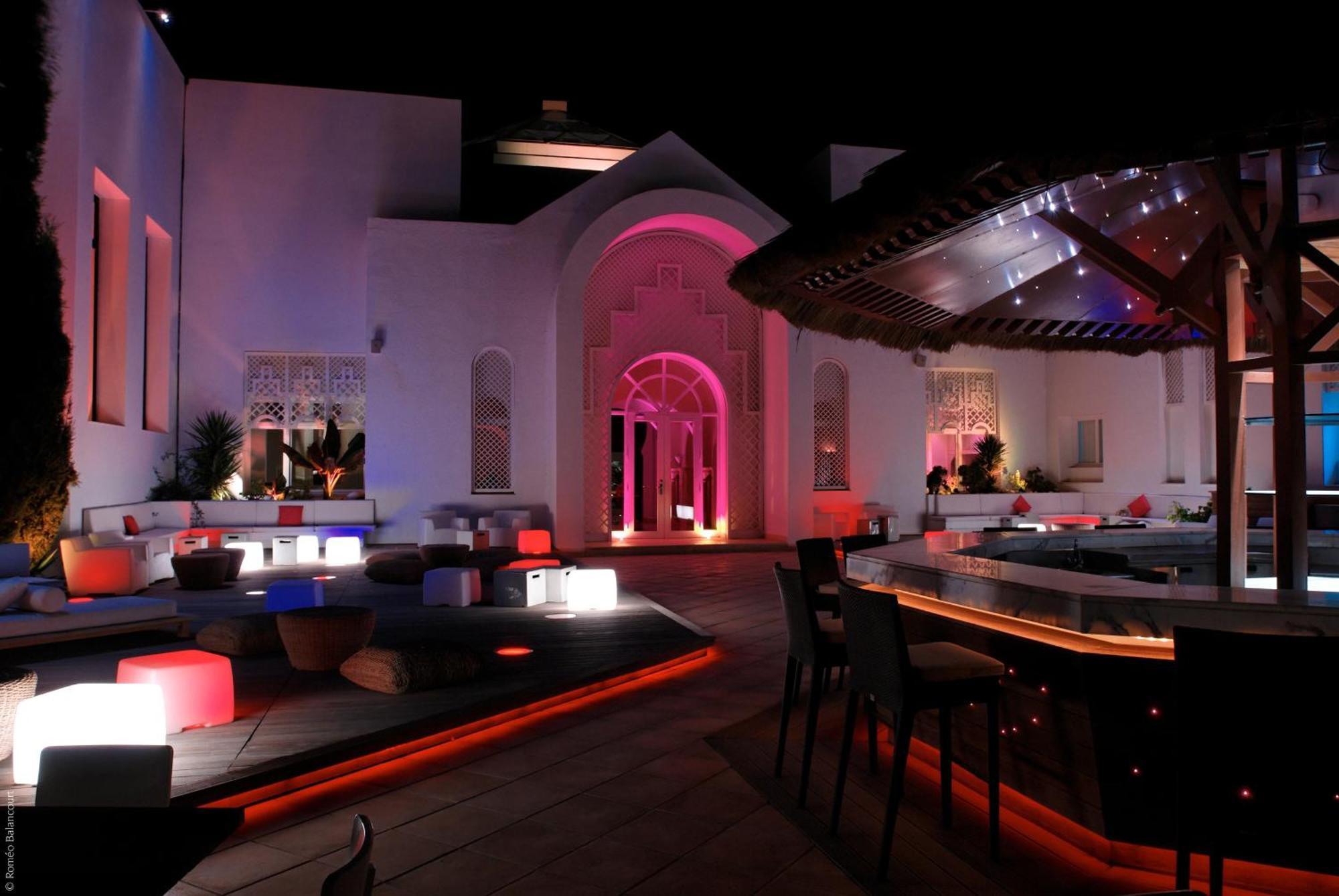 فندق راديسون بلو بالاس ريزورت آند ثالاسو، جربة مزرايا المظهر الخارجي الصورة The bar at the nightclub